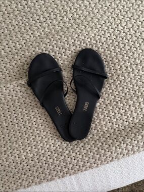 TKEES Women’s Black Strappy Slide Sandals